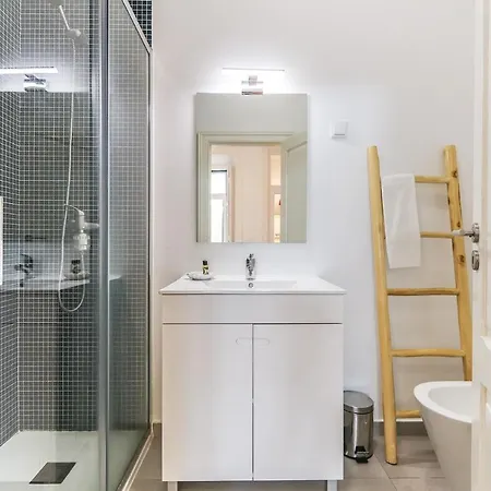 Downtown Alfama & Me * Lissabon